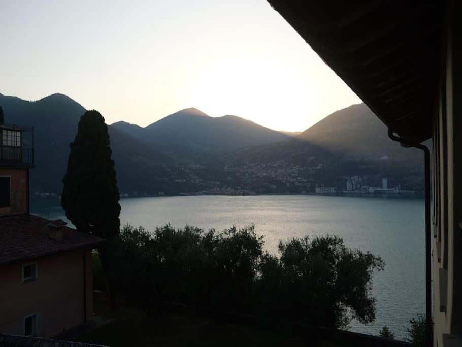 La Corte Del Cigno Monte Isola Bagian luar foto
