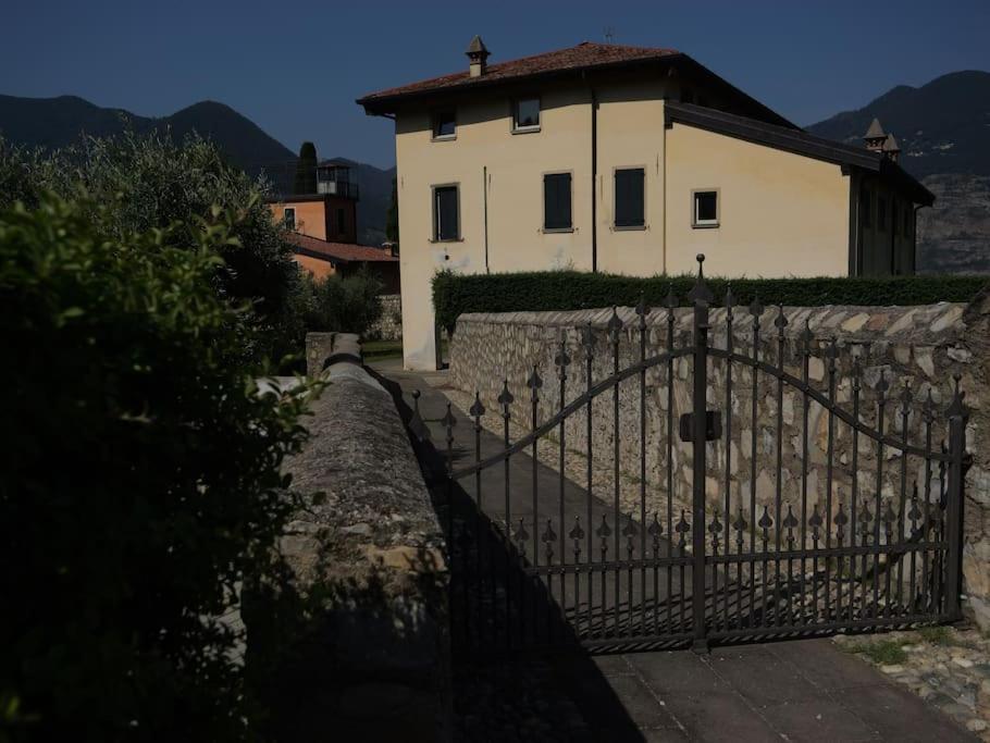 La Corte Del Cigno Monte Isola Bagian luar foto